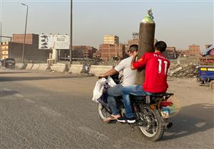 أسطوانة الأكسجين في زمن الكورونا.. طريق للحياة  (صورة اليوم) 