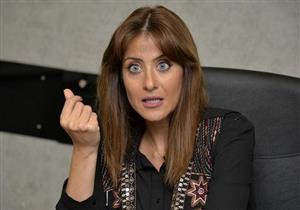 هيدي كرم تكشف عن رأيها في النجمين العالميين توم كروز وراسيل كرو