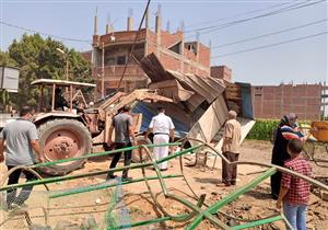 بالصور.. إزالة الأكشاك المخالفة والإشغالات بالشرقية