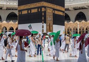 بالصور والفيديو| توافد حجاج بيت الله الحرام لأداء طواف القدوم