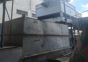 صور.. ضبط 10 أطنان زيوت سيارات منتهية الصلاحية في مصنع بالإسكندرية