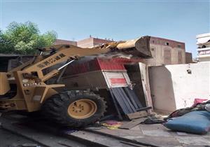 شاهد إزالة الأكشاك المخالفة في شارع محيي الدين أبو العز (فيديو)