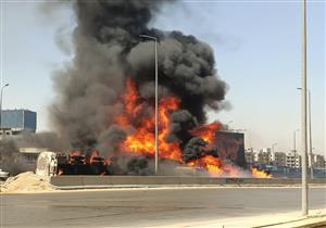 بالصور.. اشتعال النيران في سيارة إثر حادث تصادم أعلى الطريق الدائري