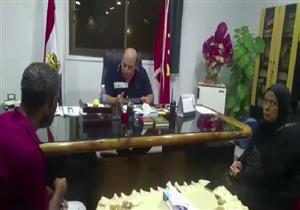 بعد شكوى على "فيسبوك".. صرف تعويض لبائع مانجو في بورسعيد