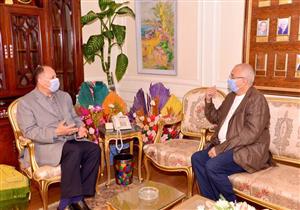 توقفت 15 عامًا.. محافظ أسيوط يبحث تشغيل أكاديمية السادات للعلوم الإدارية -صور