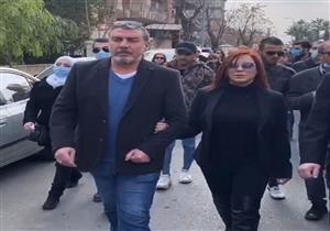 انهيار النجوم في جنازة حاتم علي (صور وفيديو)