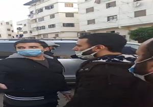 بالصور| انتهاء صلاة الجنازة على والدة حسن الرداد في دمياط