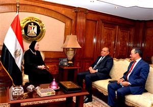 وزيرة الصناعة تبحث الاستفادة من تواجد التجاري وفا بنك في أفريقيا