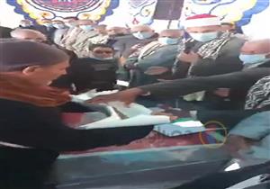  بدأها لهو الأطفال.. "الكفن" ينهي خلافات بين عائلتين في كفر الشيخ - صور