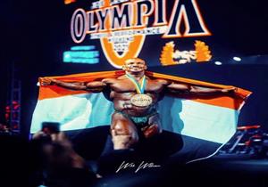 أحمد فهمي يهنئ بيج رامي بتتويجه في بطولة "مستر أولمبيا" للمرة الثانية