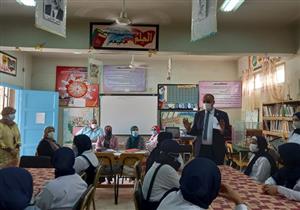 وكيل وزارة التعليم بالسويس يتفقد مدارس المحافظة لمتابعة انضباط المدارس