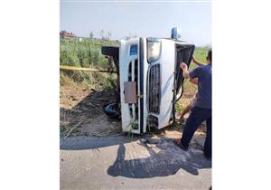 16 مصابًا في انقلاب ميكروباص على طريق "قنا-سفاجا"