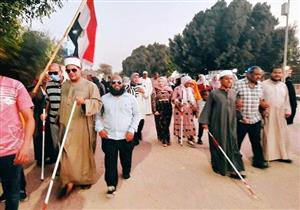 صور.. الاحتفال باليوم العالمي للعصا البيضاء في أسوان