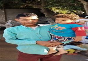 تغيب 5 أيام.. منشور على "فيسبوك" يُعيد طفلًا إلى أحضان أسرته بالمنيا