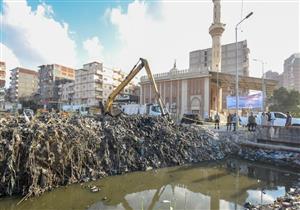 بطول 3 كيلو متر.. بدء تطهير الترع والمصارف في الإسكندرية - صور