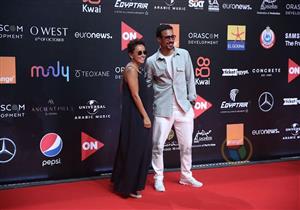 أحمد داوود وعلا رشدي بالكاجوال على الريد كاربت سابع أيام الجونة