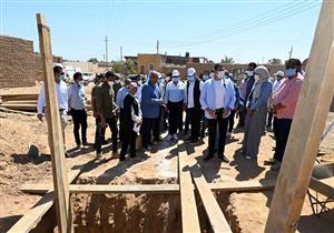 وزير الإسكان ومحافظ أسوان يتفقدان مشروعات الشريط النهري السياحي بمدينة أسوان الجديدة