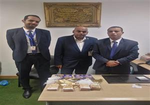 إحباط تهريب 32 ألف يورو داخل عبوات شيكولاته بمطار برج العرب (صور)