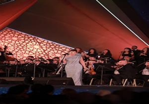 بالصور| أصالة تهدي زوجها فائق حسن أغنية "الورد البلدي"