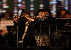 بالصور| إيناس عبدالدايم تعزف على "الفلوت" وأحمد إبراهيم يغني "مصر أنت الروح"- مهرجان الموسيقى العربية 