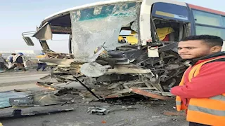 حادث مروع على طريق الجلالة.. مصرع وإصابة 18 شخصا إثر تصادم أتوبيس بسيارة في السويس