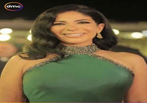 منى زكي تتألق على السجادة الحمراء بمهرجان القاهرة (صور)