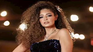 63 ألف.. جزمة حمراء تثير الجدل في رابع أيام مهرجان الجونة 