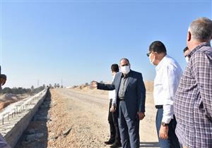 محافظ الشرقية يتفقد أعمال رصف الشوارع بمدينة القرين