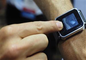 "تي سي إل" تطلق ساعة ذكية لكبار السن