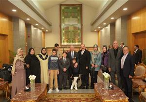 صور.. رئيس الأكاديمية العربية يشيد باهتمام الدولة بأصحاب الهمم