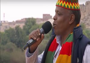 ليلة لا تُنسى.. "حسونة" يروي كواليس الغناء أمام الرئيس خلال زيارة النوبة (صور)