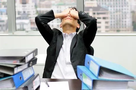 طرق آمنة للحفاظ على مستويات السكر أثناء ساعات عملك 