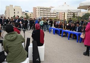 صور.. "كشك الموسيقى" لاكتشاف المواهب الفنية بحضور رئيس جامعة الفيوم