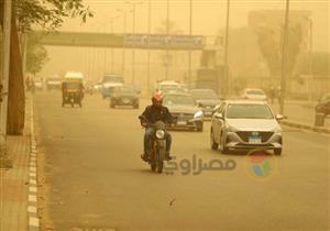 "يقعدوا في البيت".. استشاري أمراض صدرية يقدم نصائح لتجنب تأثير العواصف الترابية