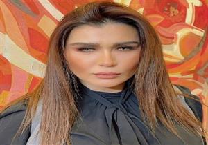 داخل سيارة فاخرة.. نادين الراسي بإطلالة أنيقة في أحدث ظهور لها (صور)