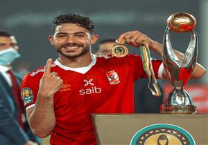 اشتباك بالأيدي وتراشق بالألفاظ.. ماذا جرى بين  ياسر إبراهيم لاعب الأهلي ومشجع بالمنصورة؟