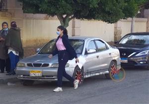 بالكمامة..طلاب أولى ثانوي يتوافدون على لجان الامتحانات في بورسعيد- صور 