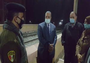 بالصور.. محافظ أسيوط يزور مصابي حادث تصادم قطار بـ"ونش"