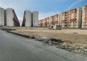 مدينة أحمد زويل بلا خدمات.. والأهالي: "نضطر لعبور مخر العسال" - صور