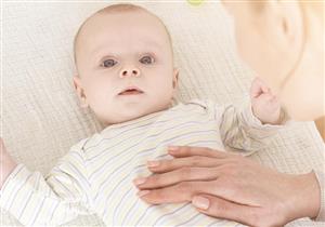 أسباب متعددة لمعاناة الرضع من الإمساك.. دليلك لعلاجه منزليًا