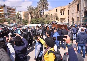 تشييع جنازة والدة الإعلامية رضوي الشربيني من مسجد السيدة نفيسة