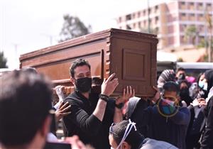 بكاء وانهيار ..40 صورة من جنازة والدة رضوى الشربيني