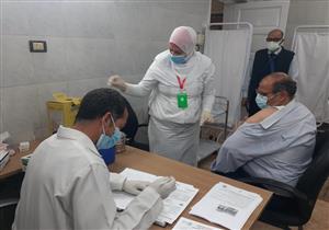 فيديو.. 1200 مواطن حصلوا على لقاح كورونا في المركز الحضري بأسيوط
