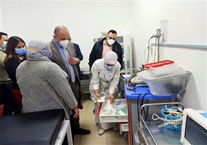 صور.. مساعد وزير الصحة يتفقد مركز لقاح كورونا في مستشفى بني سويف