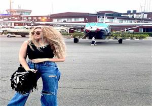 بجانب الطيار.. هنا الزاهد تنشر صورة لها داخل كابينة طائرة خاصة