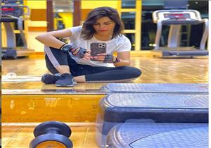 منة فصالي تمارس التمارين الرياضية