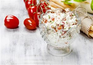 لهذا السبب احذر تناول الجبنة بالطماطم على السحور