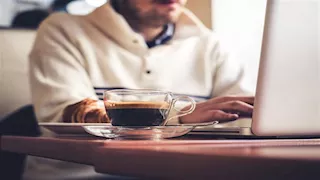 هذا ما يحدث لكليتك عند تناول القهوة على معدة فارغة.. مفاجأة