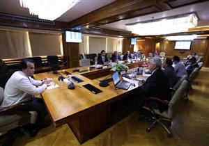 وزير التعليم العالي يستعرض خطة تطوير الجامعات بحضور النواب والمساعدين