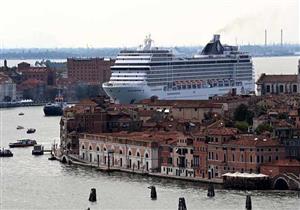 إبحار أول سفينة سياحية في البندقية يحيي جدلا بين مؤيدين ومعارضين